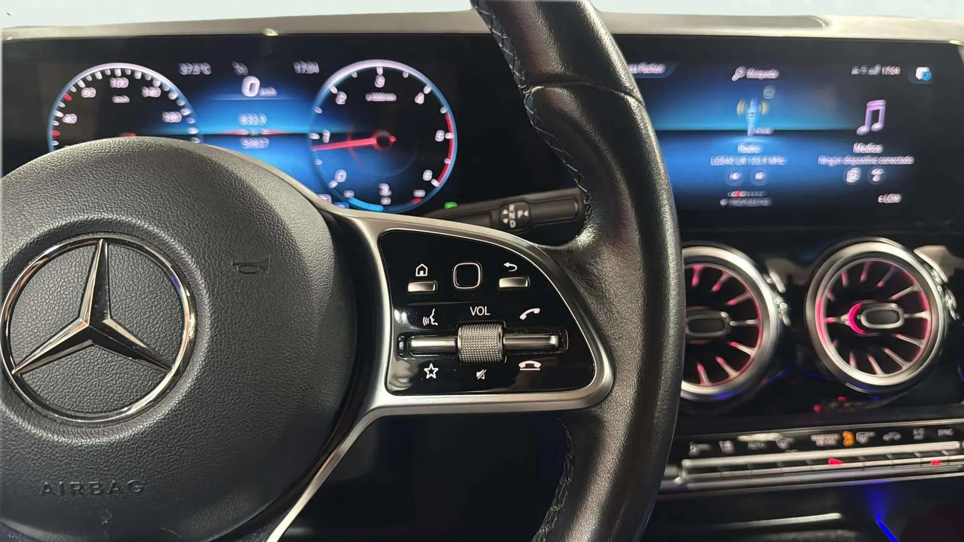 Mercedes-Benz GLA 200 D - foto 18