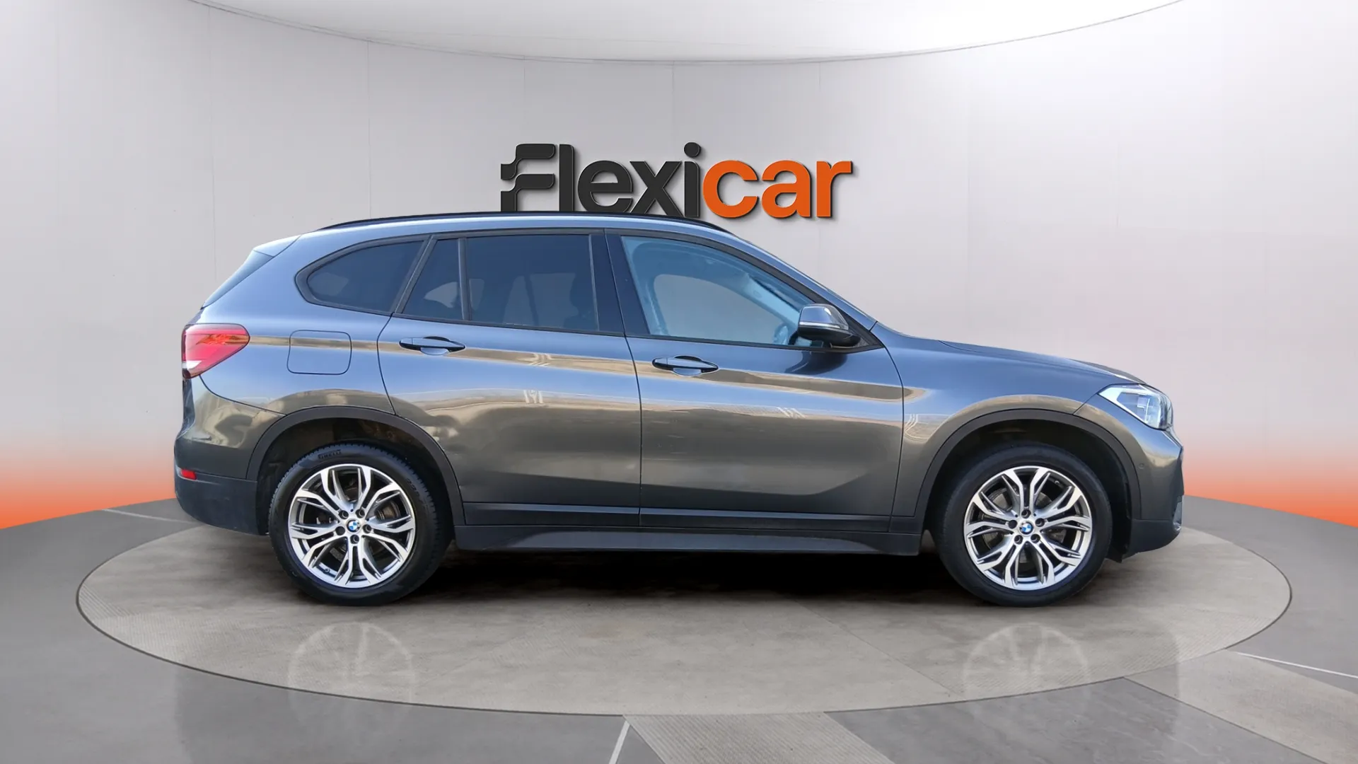 BMW X1 sDrive18i - foto 3