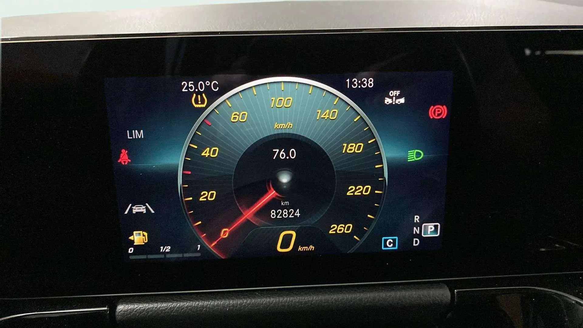 Mercedes-Benz GLA 200 D - foto 17
