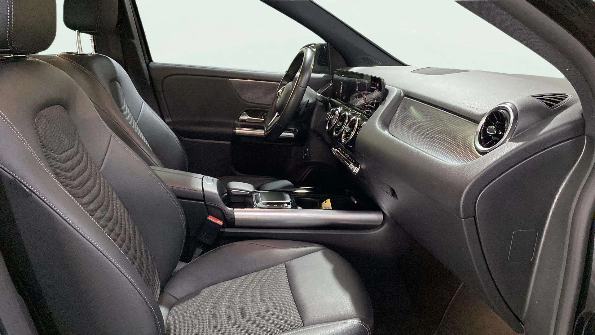 Mercedes-Benz GLA 200 D - foto 9