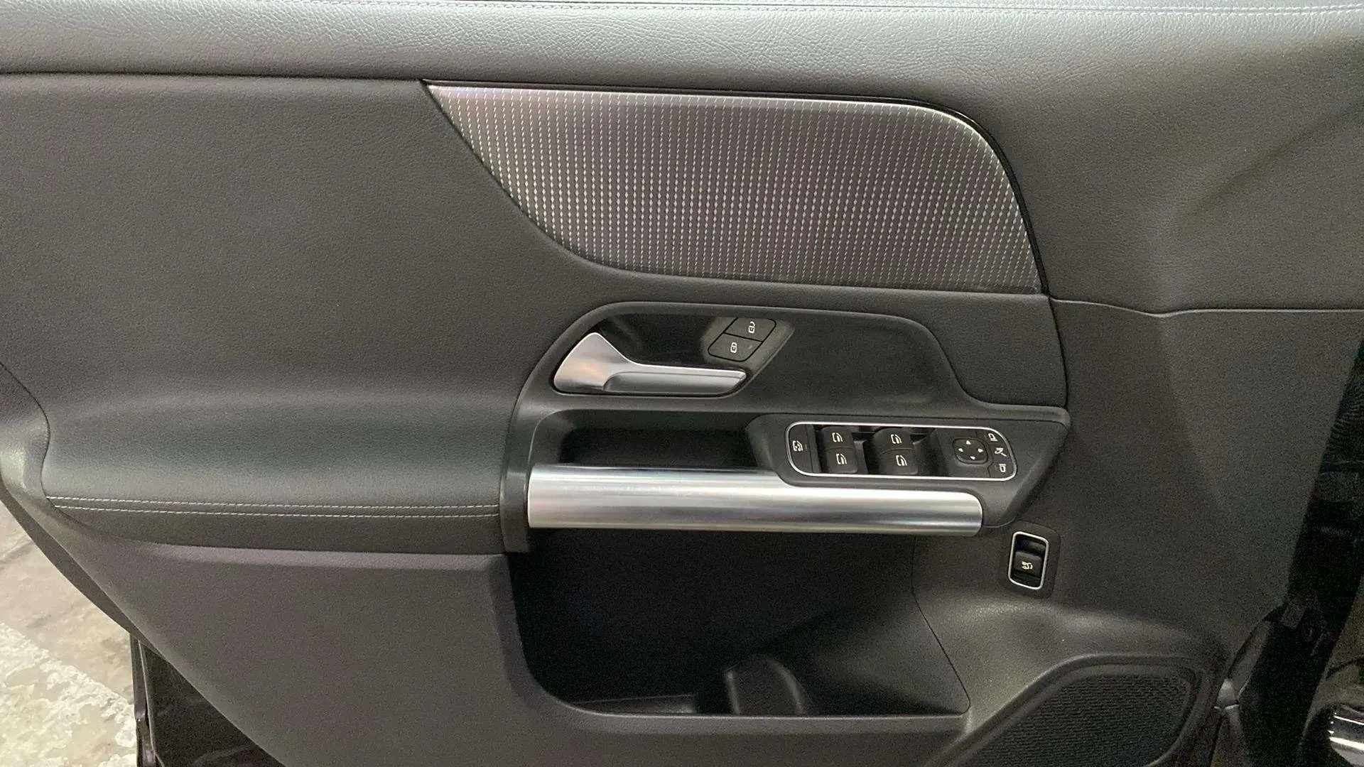 Mercedes-Benz GLA 200 D - foto 18