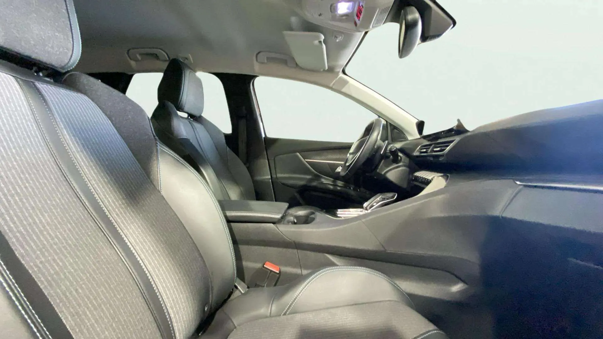 Peugeot 3008 1.5 BlueHDi Allure EAT8 - foto 12