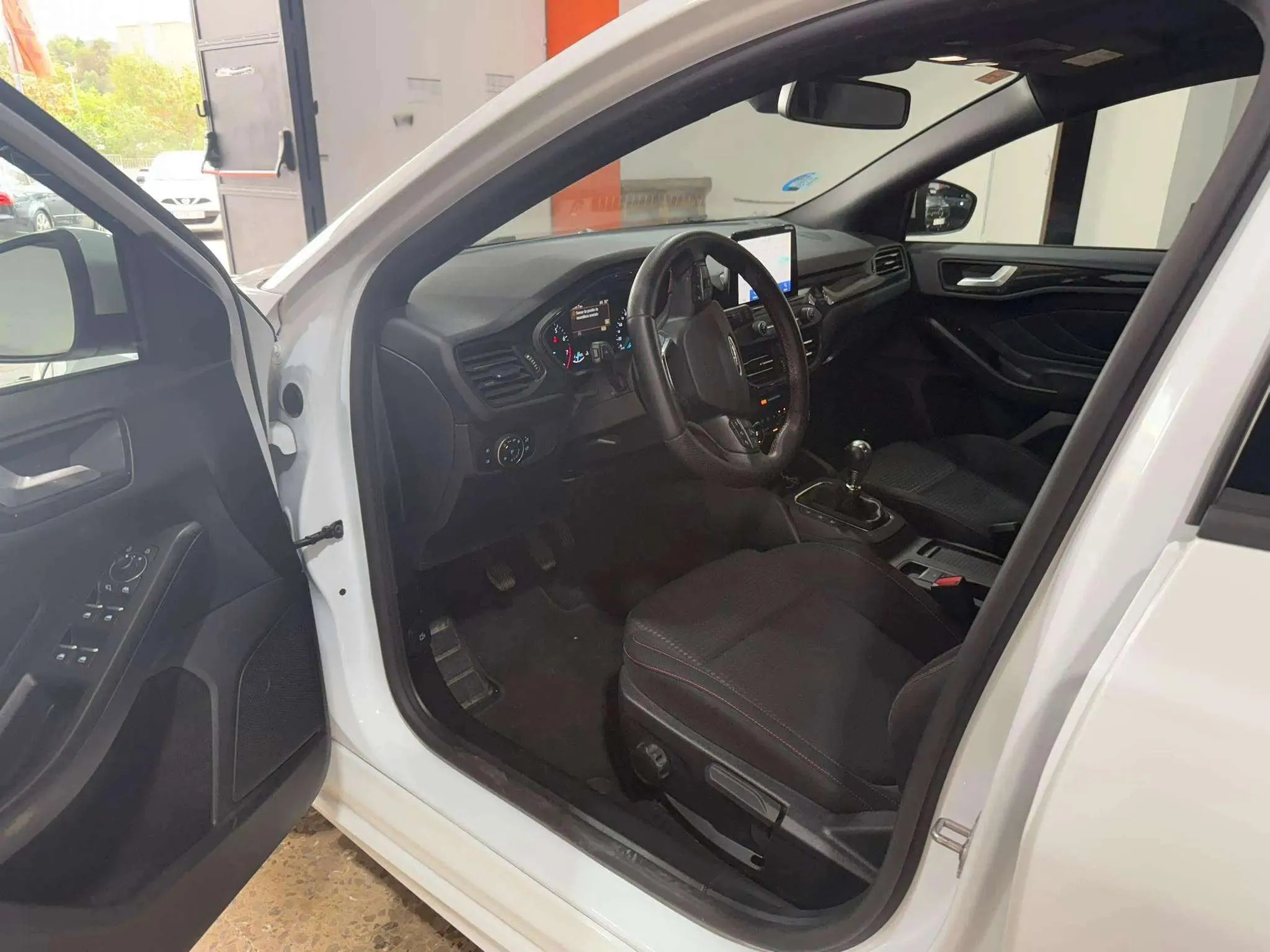 Ford Focus 1.0 EcoBoost MHEV ST-Line - foto 11