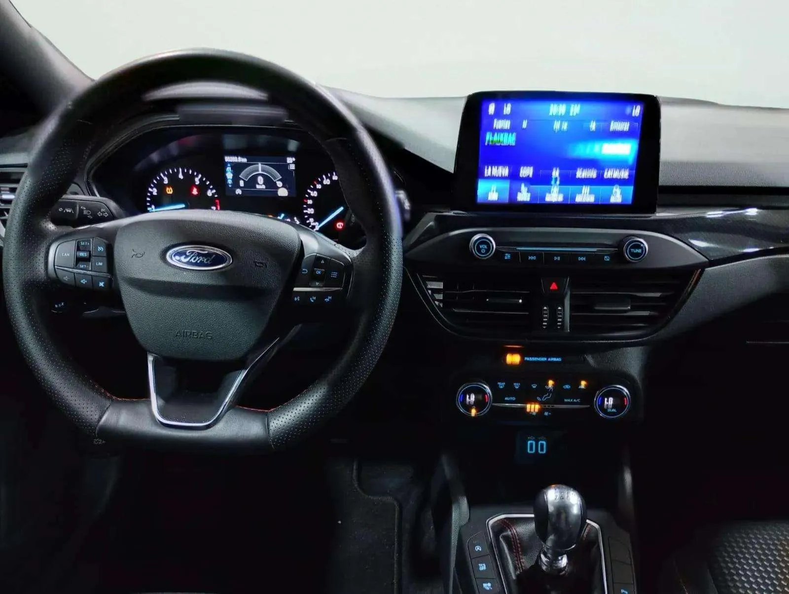 Ford Focus 1.0 EcoBoost MHEV ST-Line - foto 18