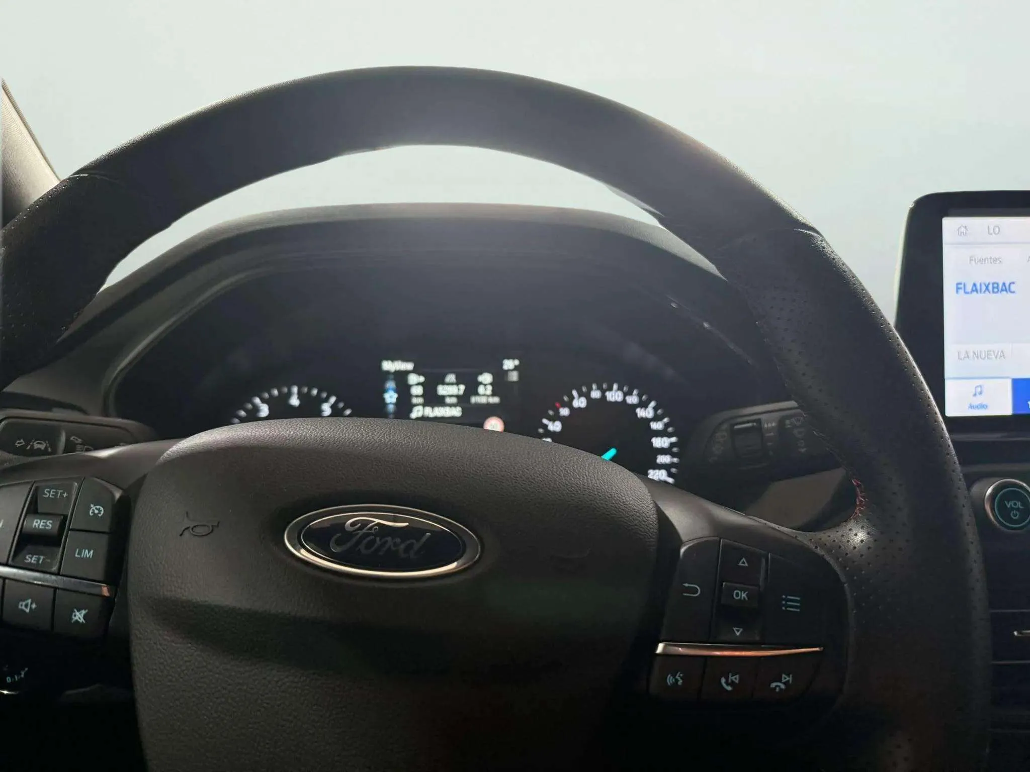 Ford Focus 1.0 EcoBoost MHEV ST-Line - foto 25