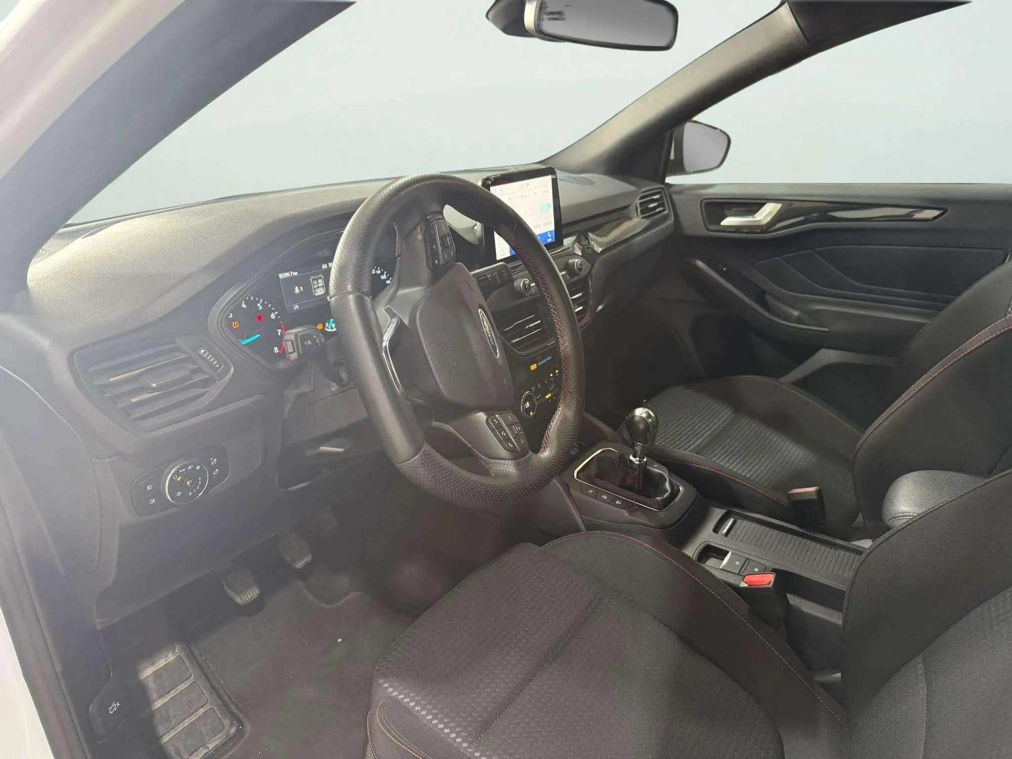 Ford Focus 1.0 EcoBoost MHEV ST-Line - foto 23