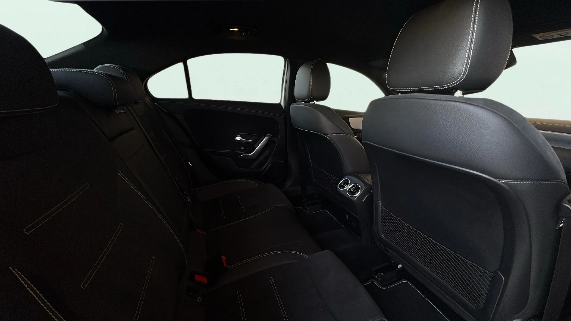 Mercedes-Benz Clase A Sedán A 200 d - foto 10