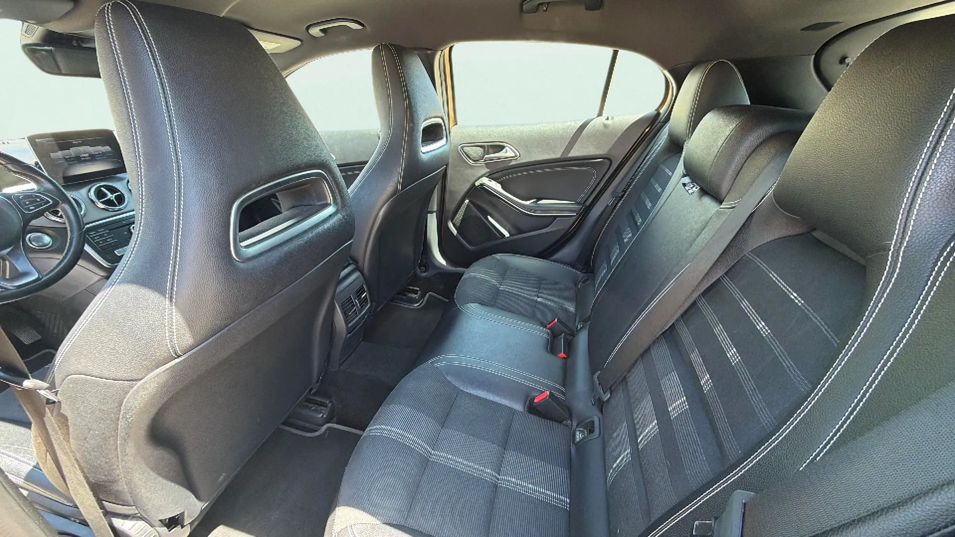 Mercedes-Benz GLA 200 d Urban - foto 13