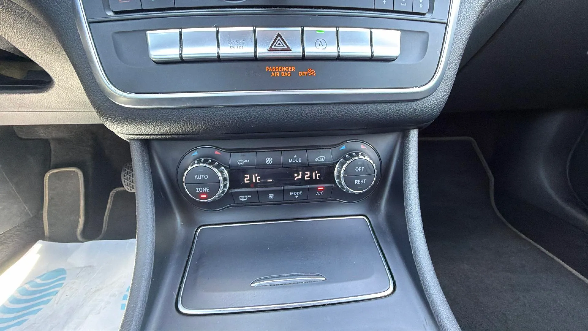 Mercedes-Benz GLA 200 d Urban - foto 24
