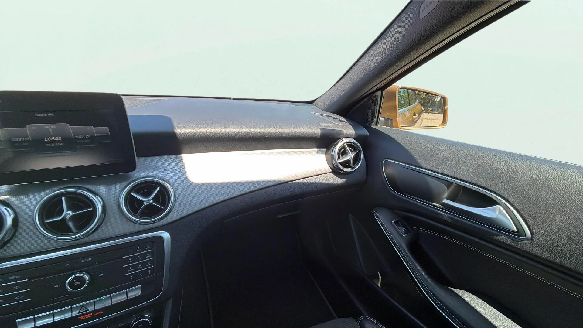 Mercedes-Benz GLA 200 d Urban - foto 17
