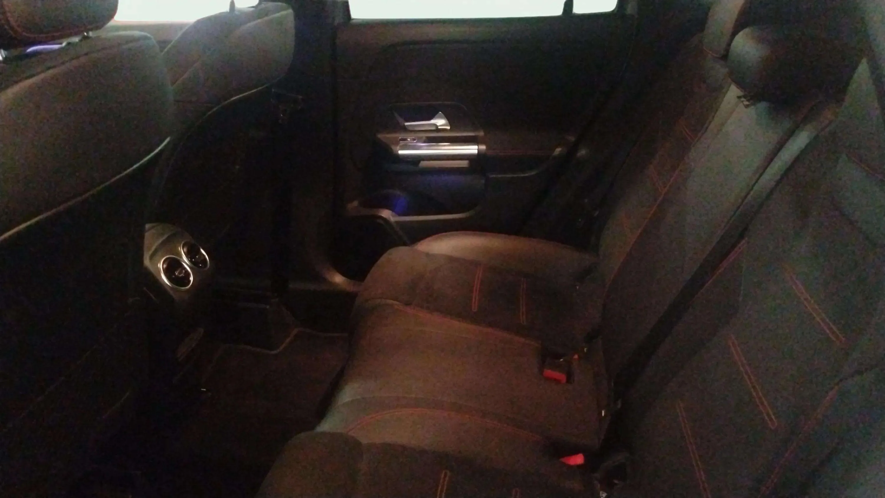 Mercedes-Benz GLA 200 - foto 10