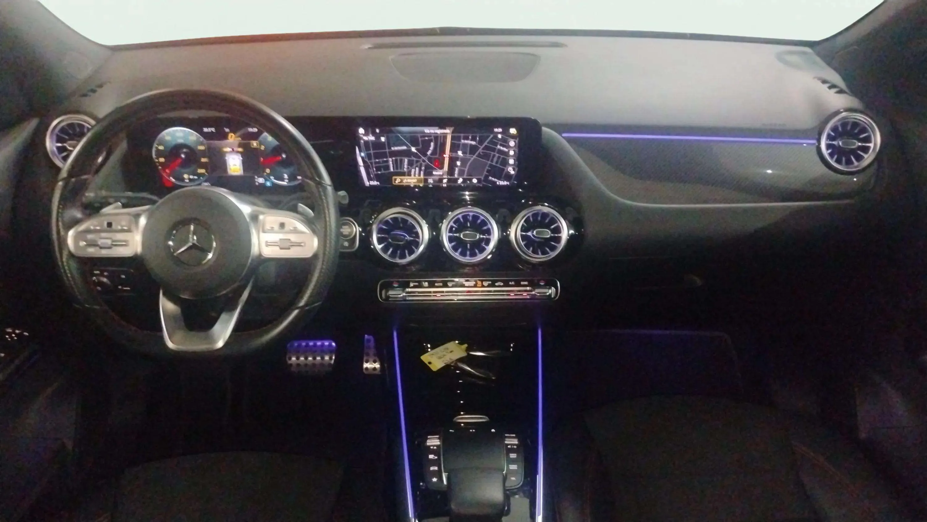 Mercedes-Benz GLA 200 - foto 18
