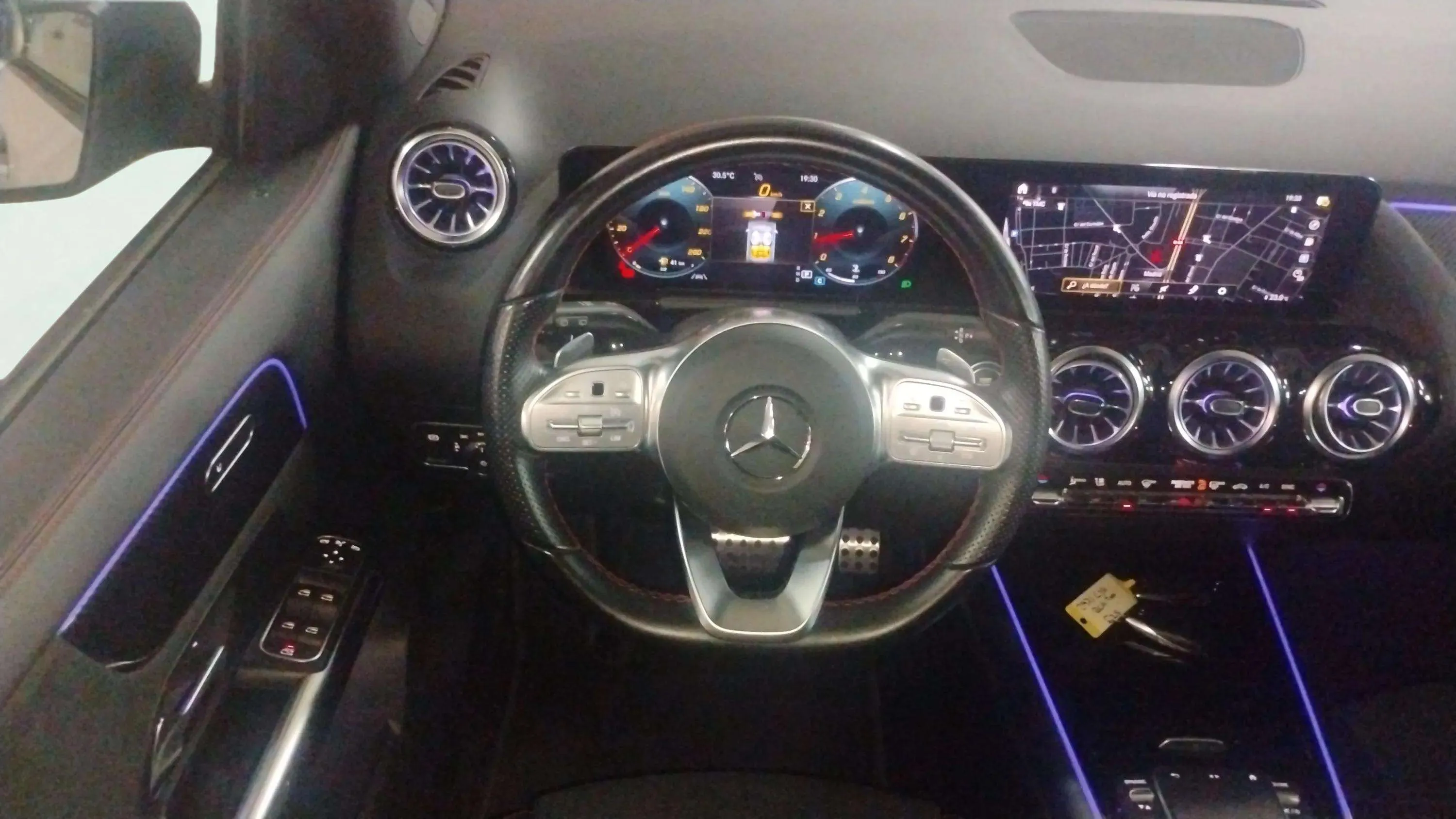Mercedes-Benz GLA 200 - foto 19