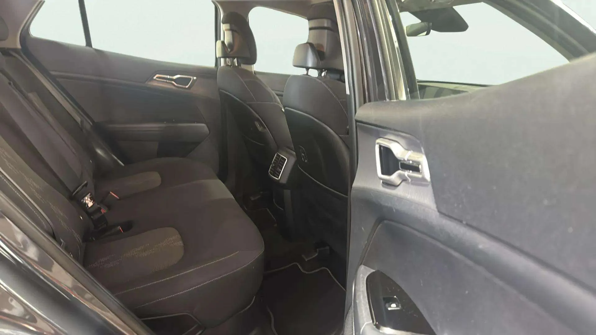Kia Sportage 1.6 CRDi MHEV Tech 4x2 DCT - foto 21