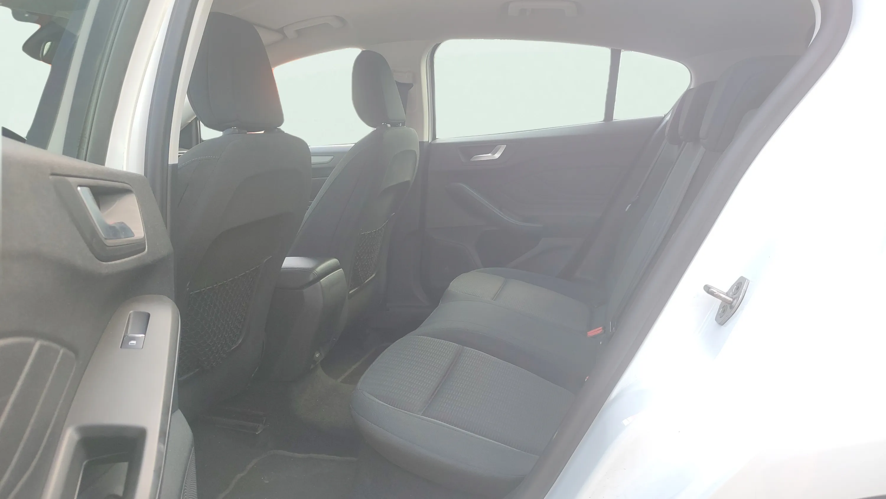 Ford Focus 1.0 EcoBoost Trend - foto 11