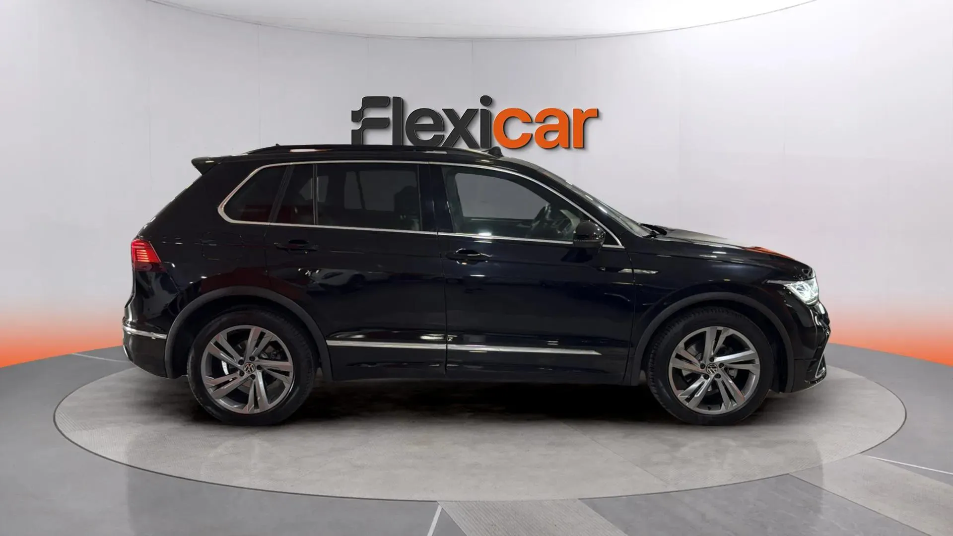 Volkswagen Tiguan R-Line 2.0 TDI DSG - foto 3