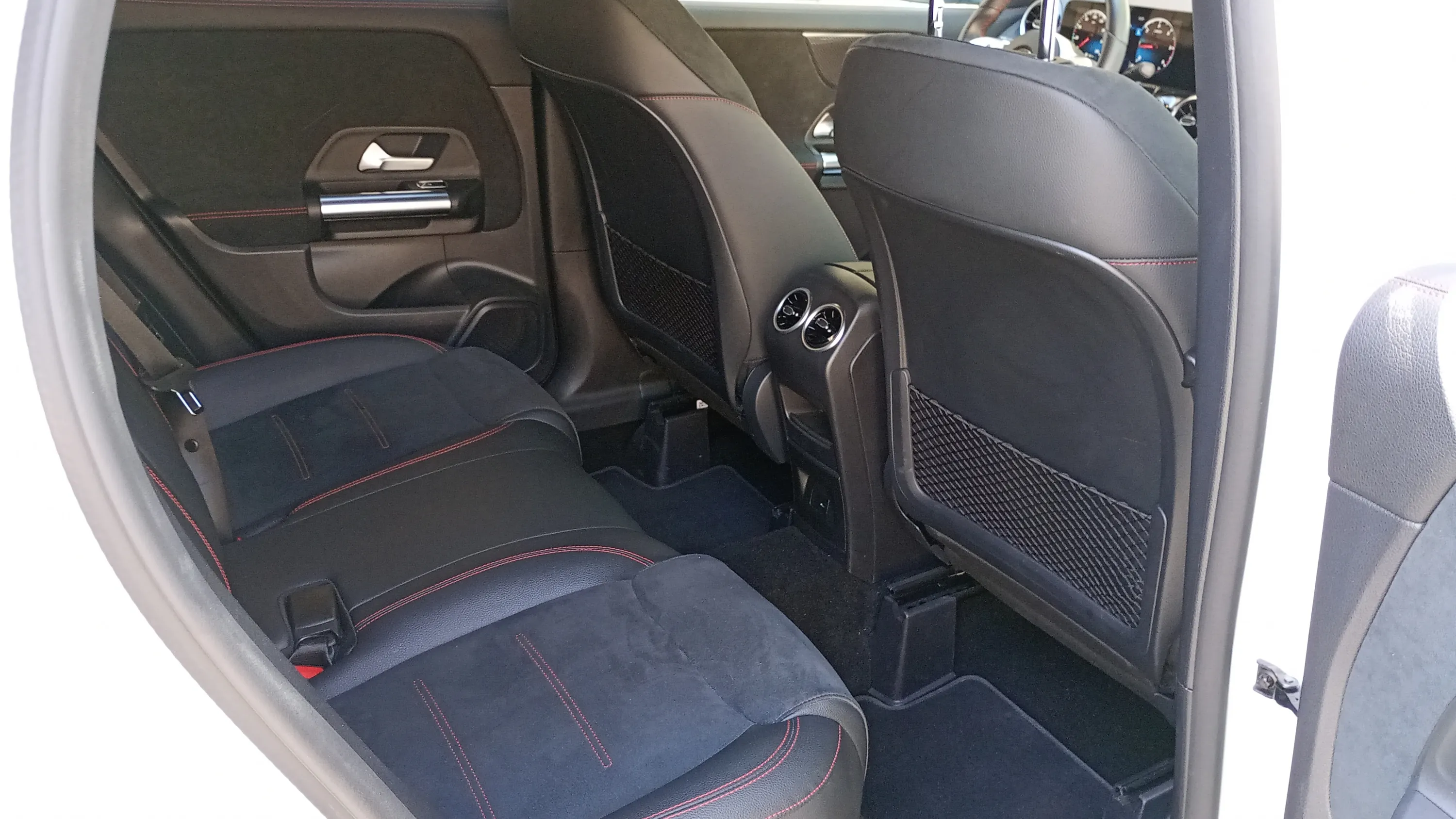 Mercedes-Benz GLA 200 D - foto 10