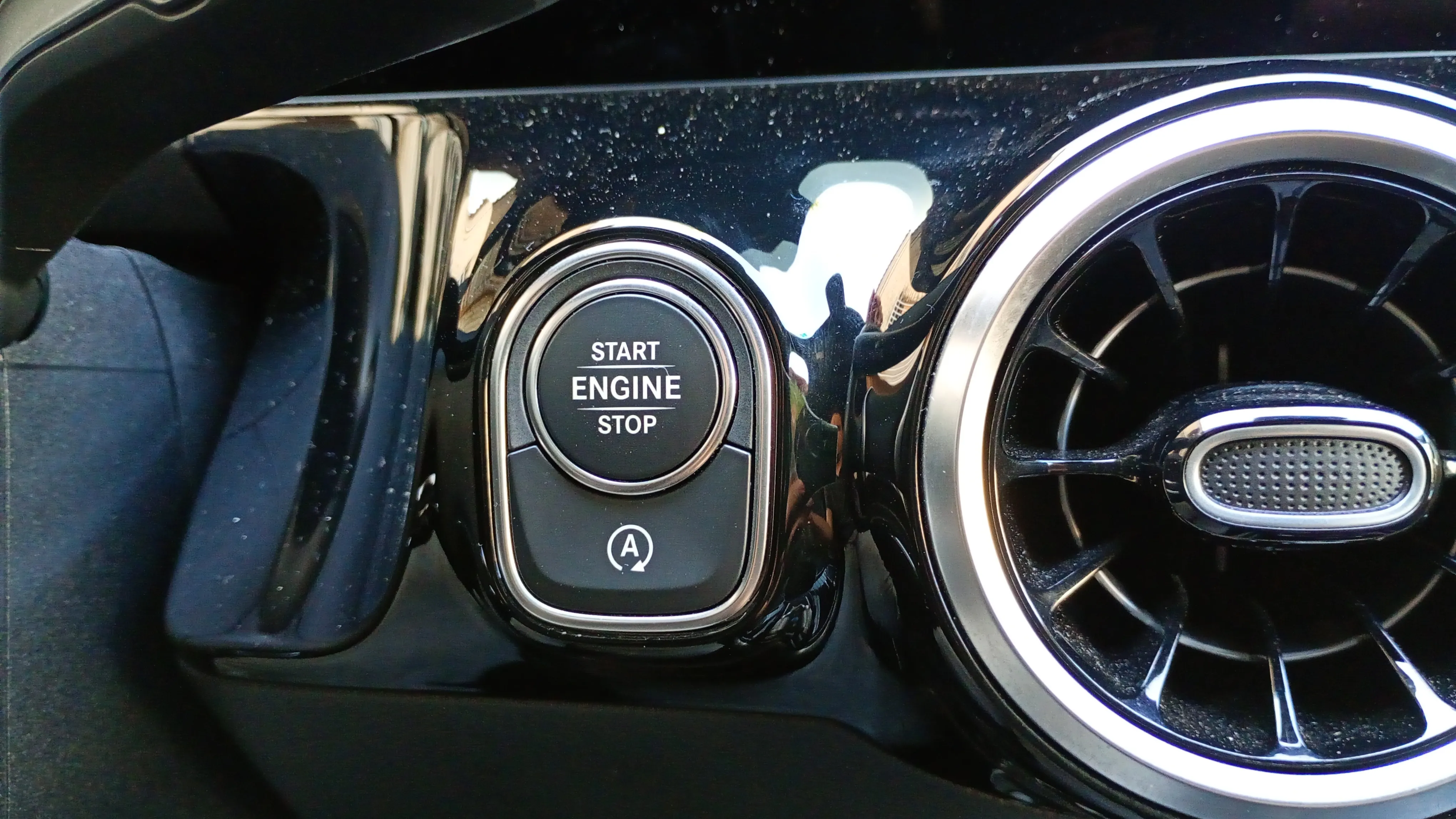 Mercedes-Benz GLA 200 D - foto 37