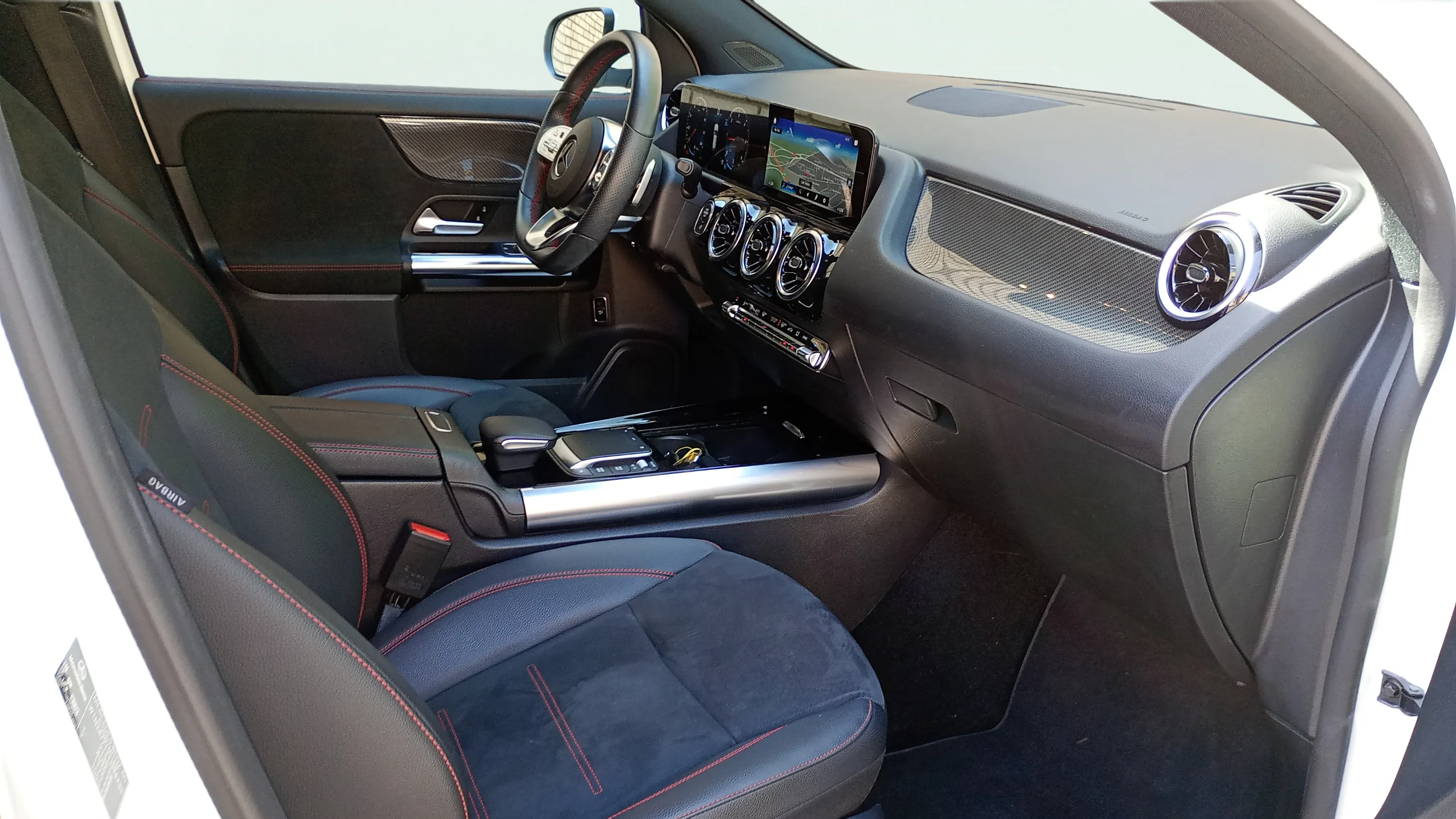 Mercedes-Benz GLA 200 D - foto 8