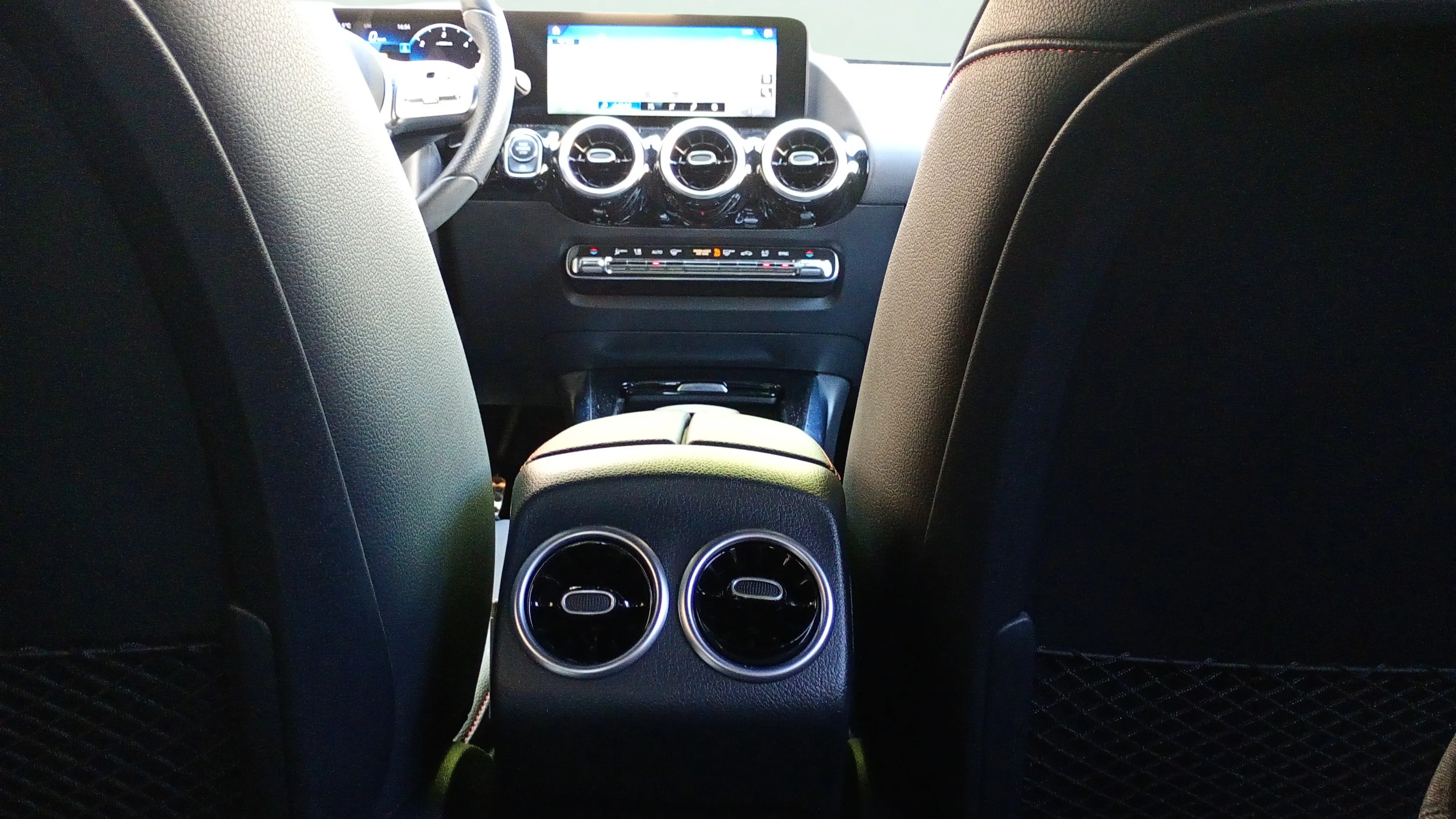 Mercedes-Benz GLA 200 D - foto 16