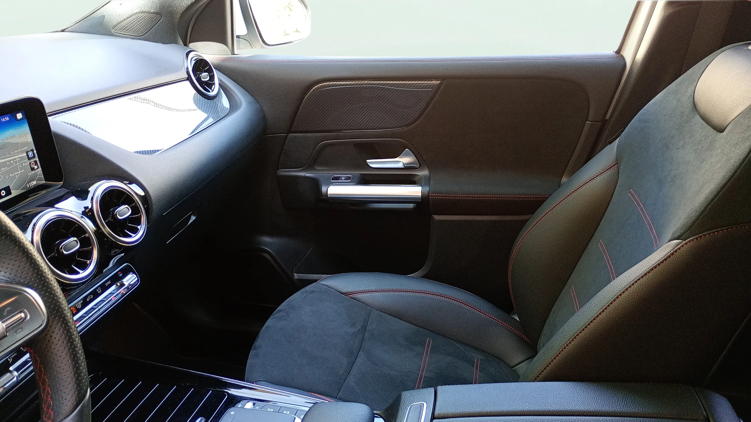 Mercedes-Benz GLA 200 D - foto 25