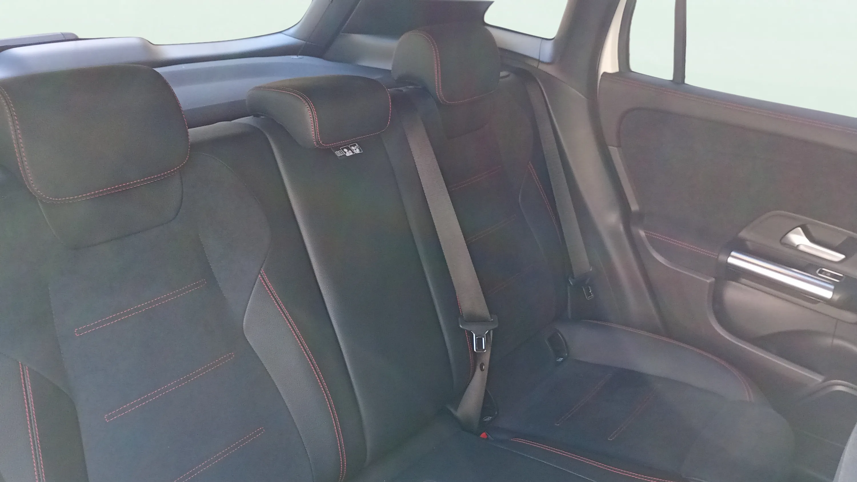 Mercedes-Benz GLA 200 D - foto 9