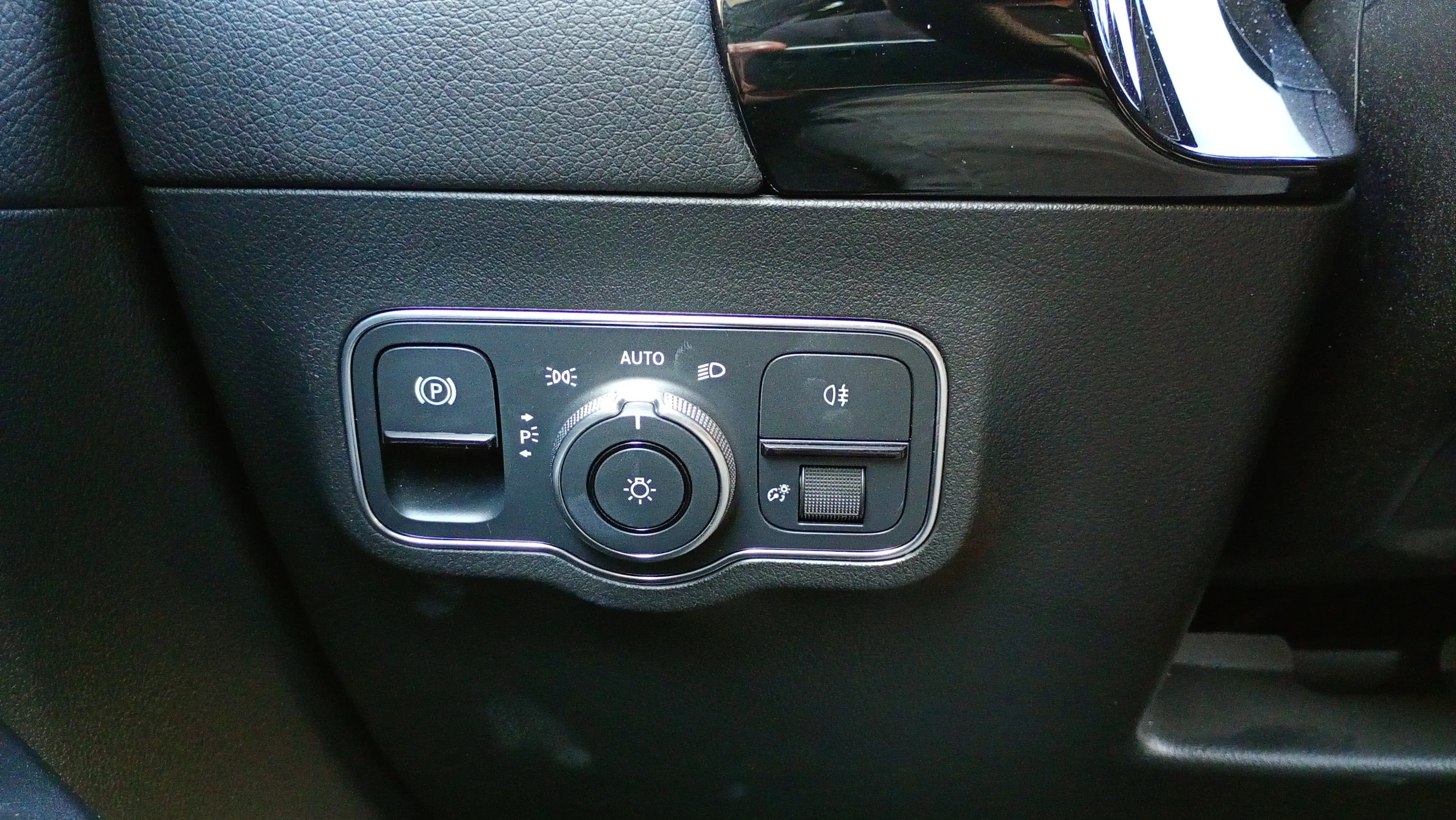 Mercedes-Benz GLA 200 D - foto 19