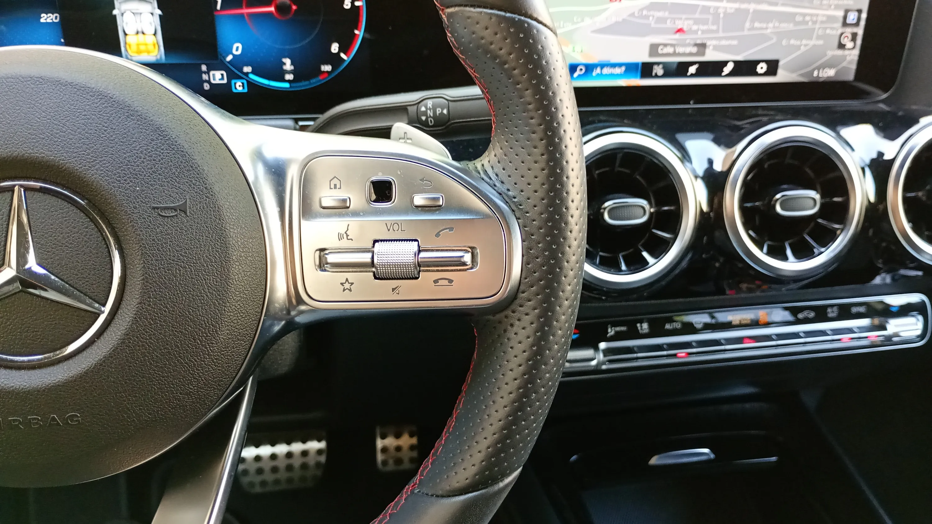 Mercedes-Benz GLA 200 D - foto 23