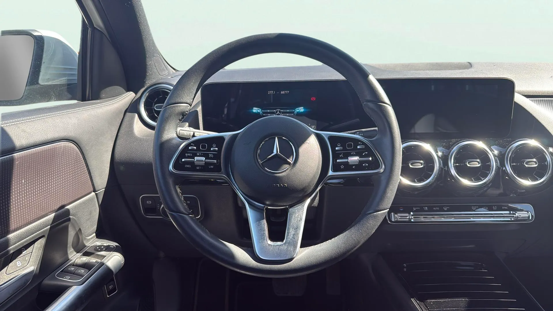 Mercedes-Benz GLA 200 D - foto 12