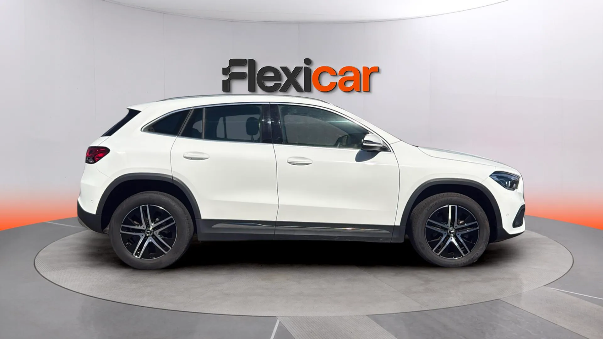 Mercedes-Benz GLA 200 D - foto 8