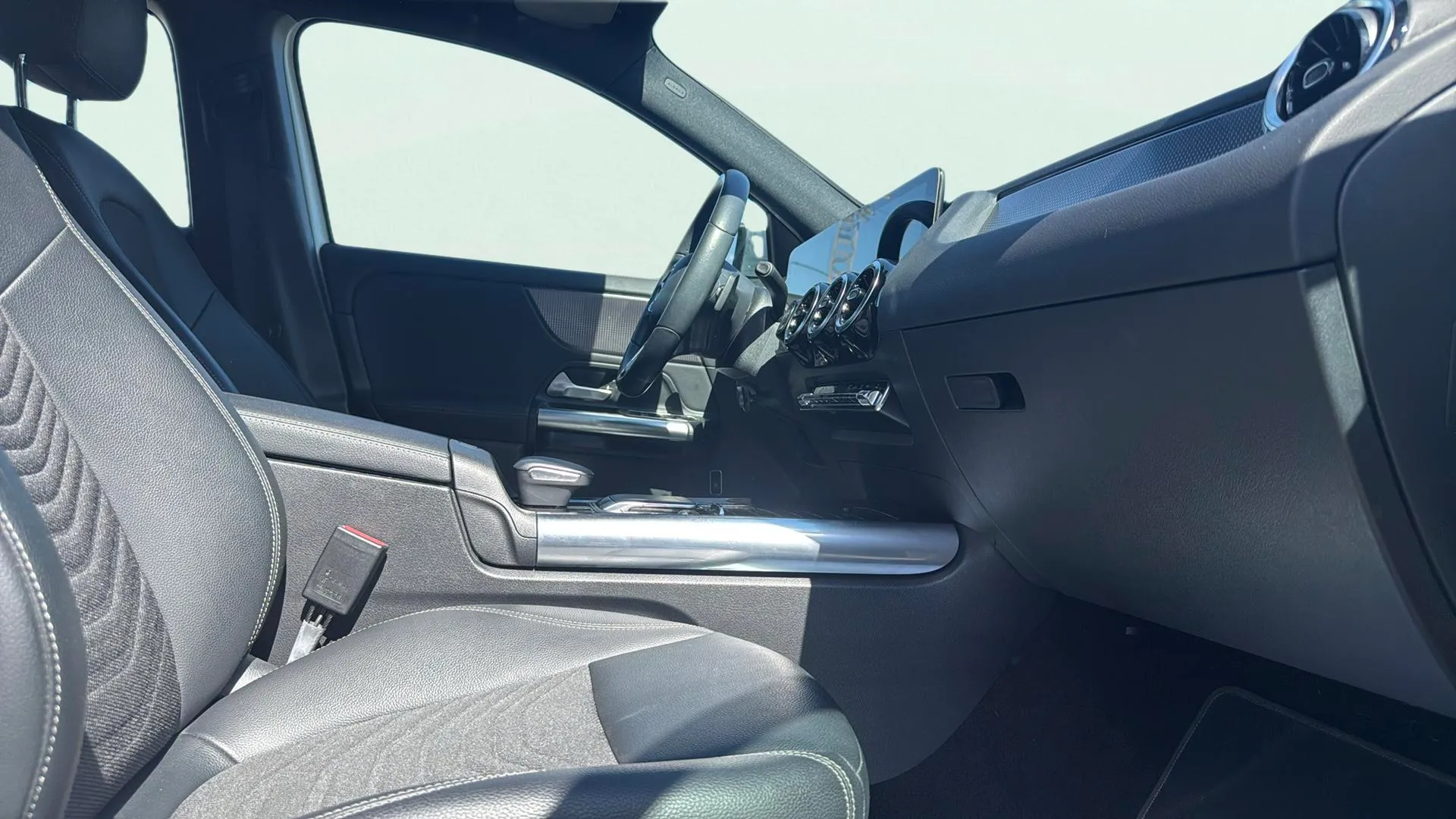 Mercedes-Benz GLA 200 D - foto 14
