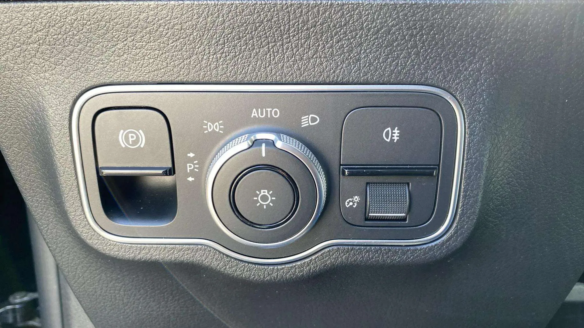 Mercedes-Benz GLA 200 D - foto 16