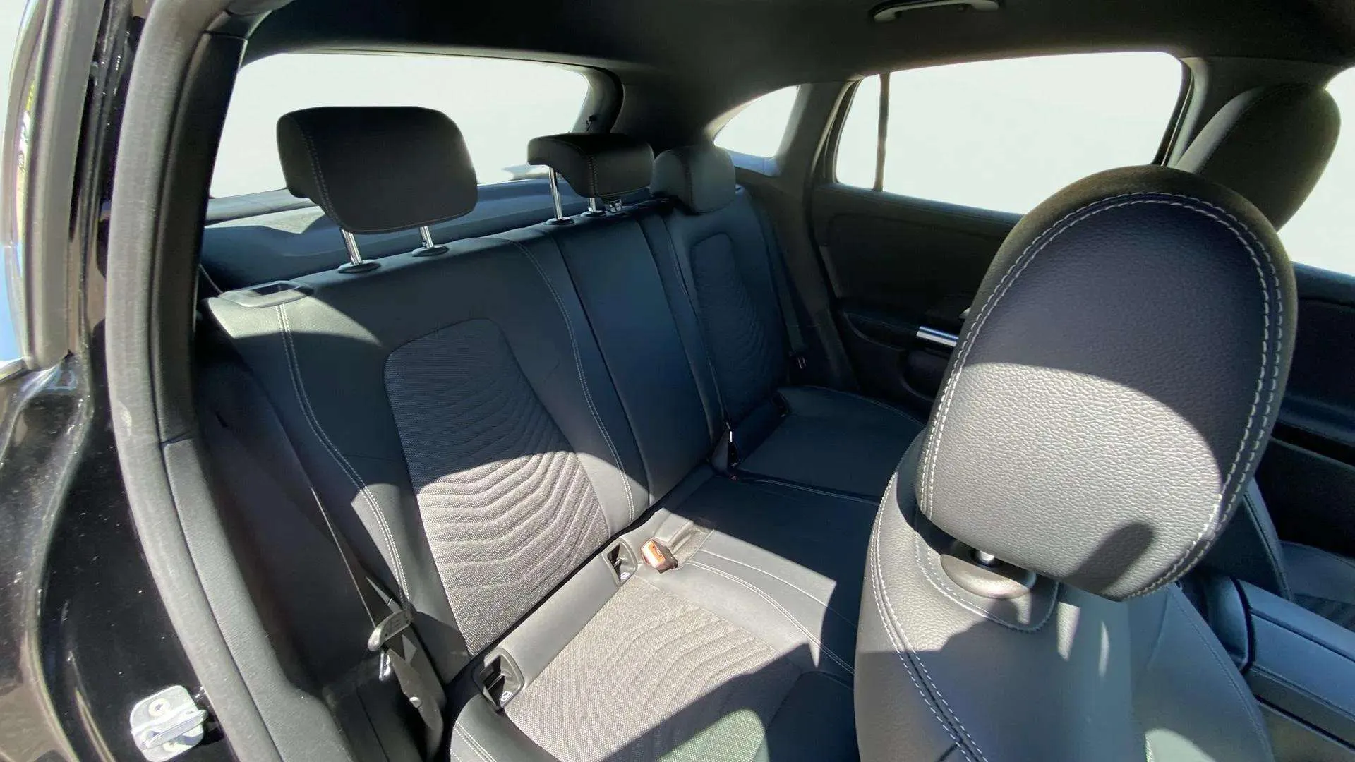 Mercedes-Benz GLA 200 D - foto 11