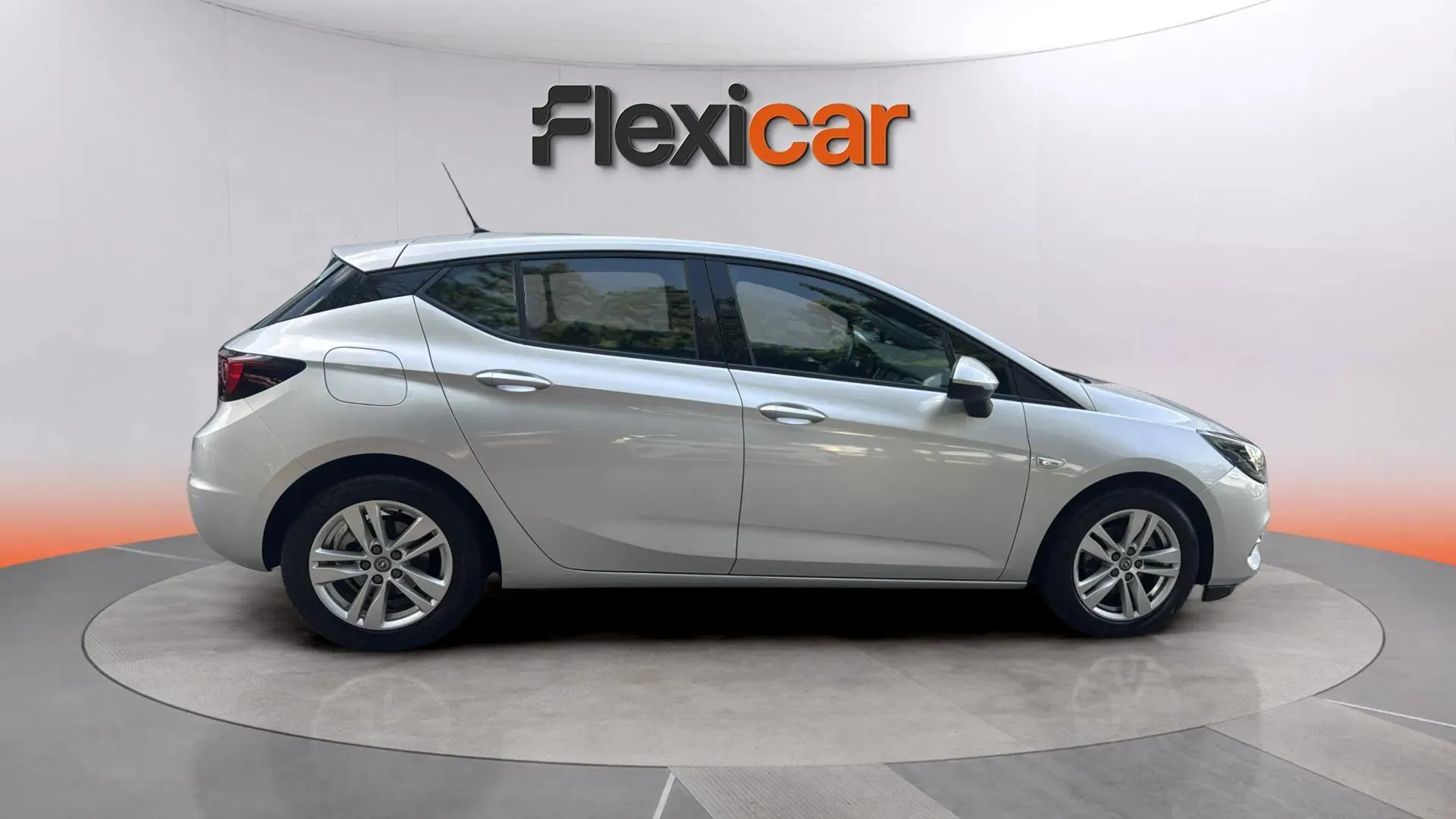 Opel Astra 1.2T SHT Business Elegance - foto 8