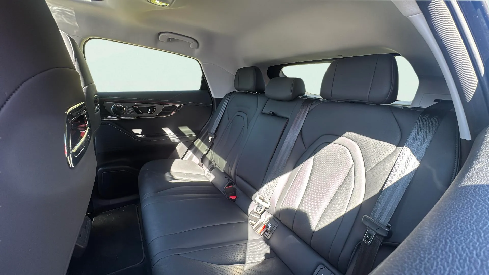 Omoda 5 EV 61 kWh Premium - foto 6