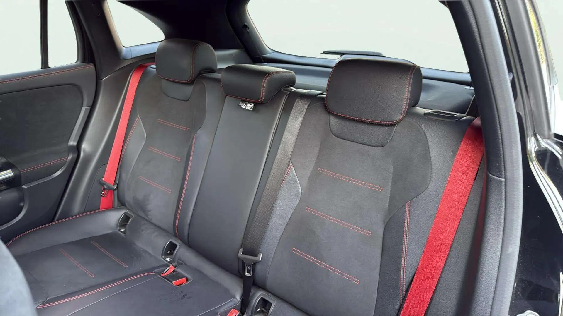 Mercedes-Benz GLA Mercedes-AMG GLA 45 S 4MATIC+ - foto 30