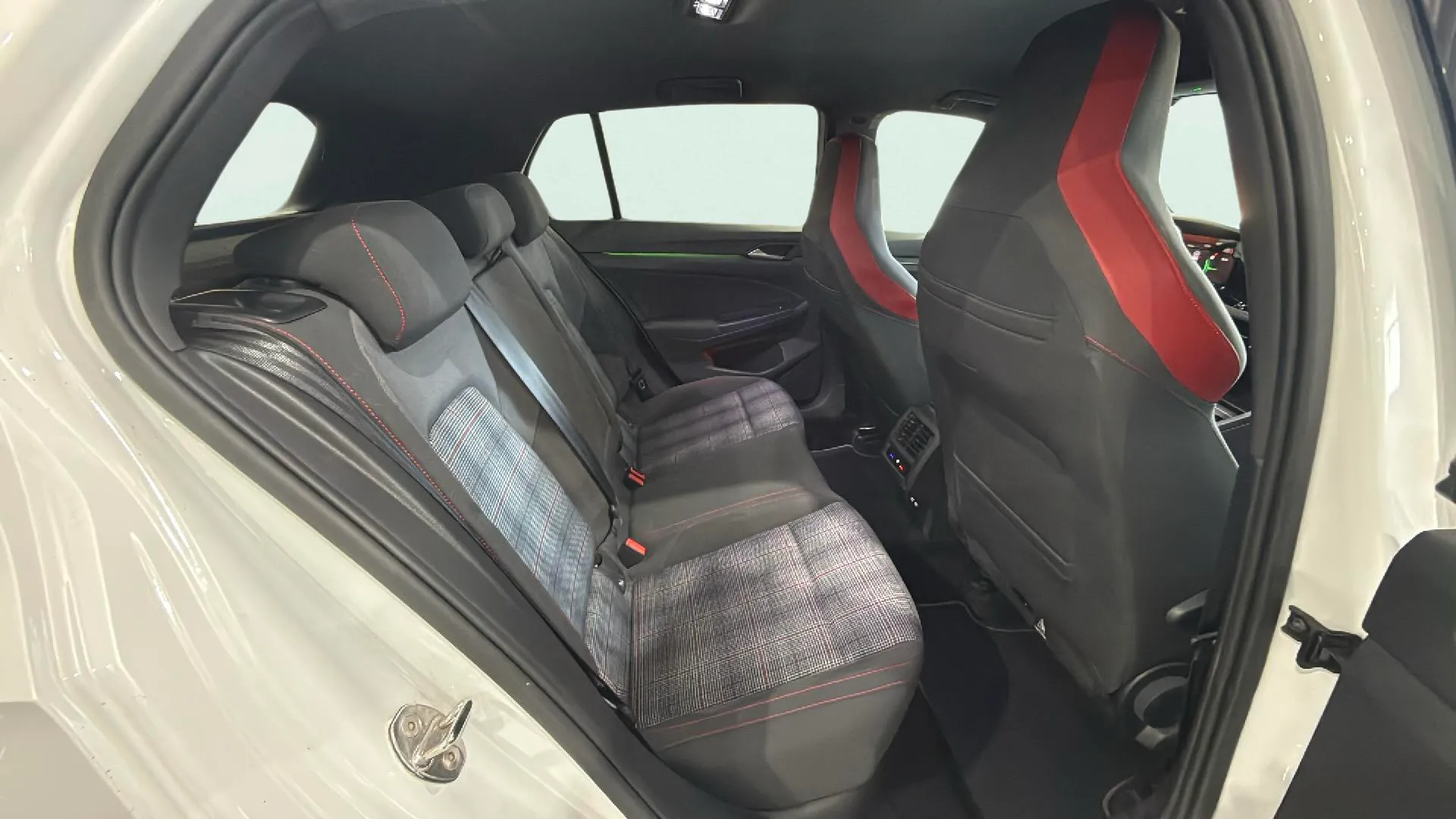 Volkswagen Golf GTI 2.0 TSI DSG - foto 13