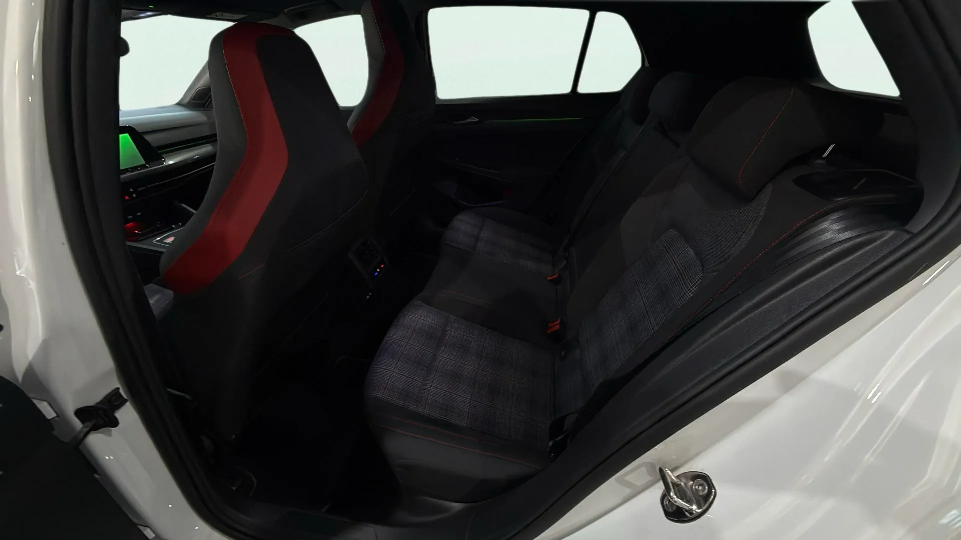 Volkswagen Golf GTI 2.0 TSI DSG - foto 19