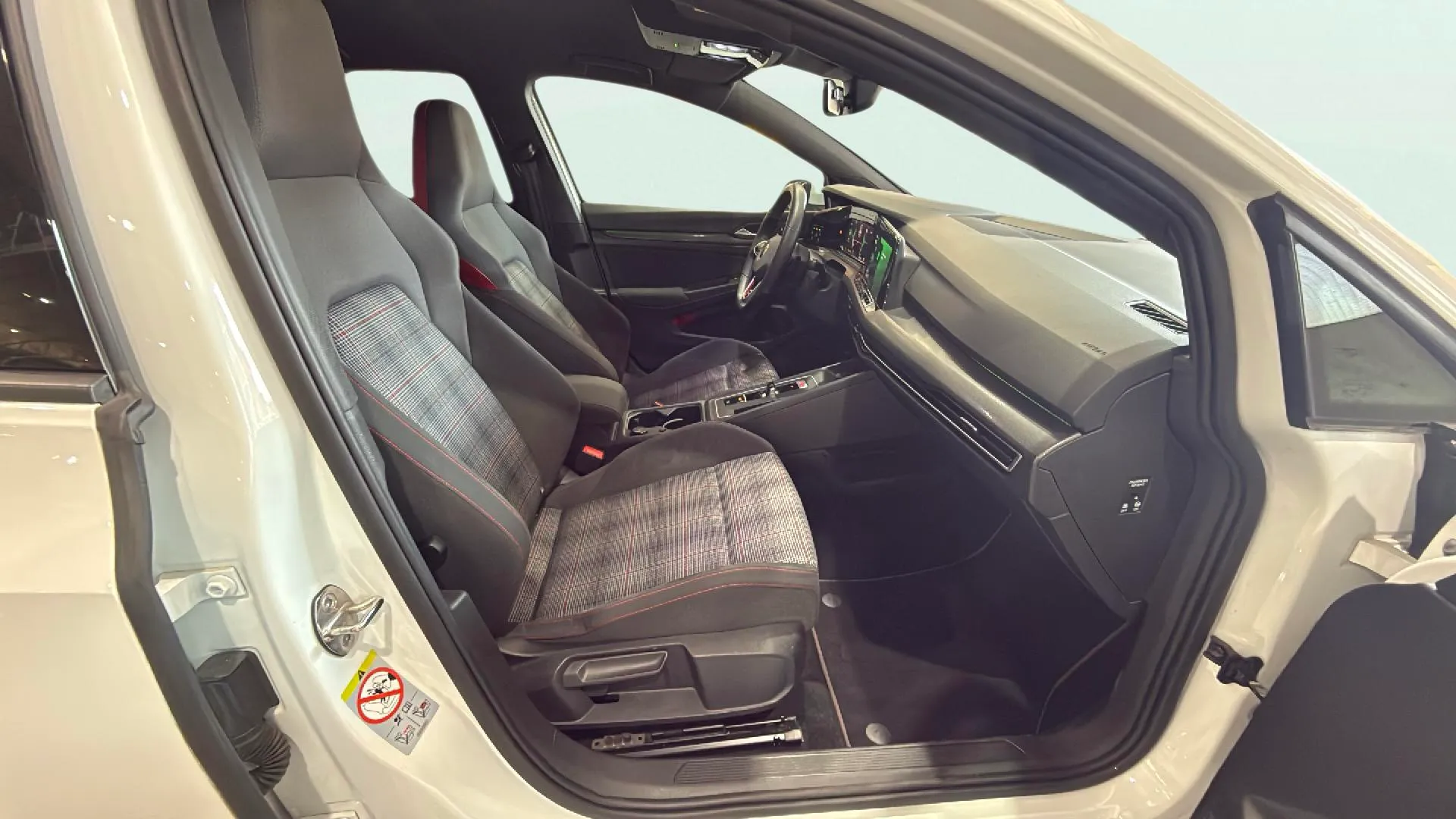 Volkswagen Golf GTI 2.0 TSI DSG - foto 12