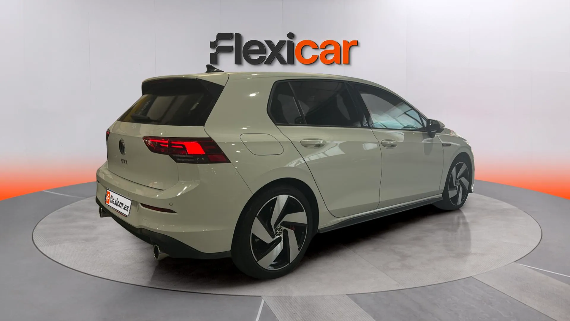 Volkswagen Golf GTI 2.0 TSI DSG - foto 8