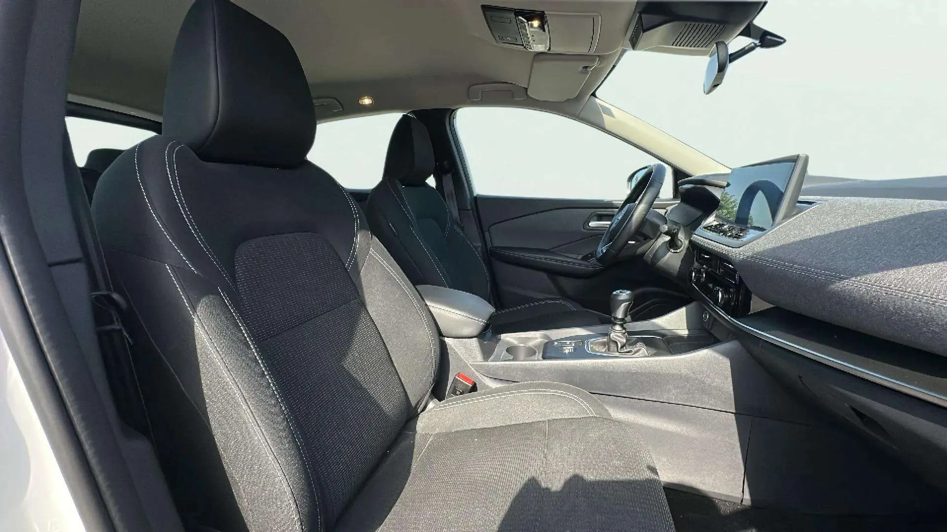Nissan Qashqai DIG-T mHEV 4x2 N-Design - foto 18