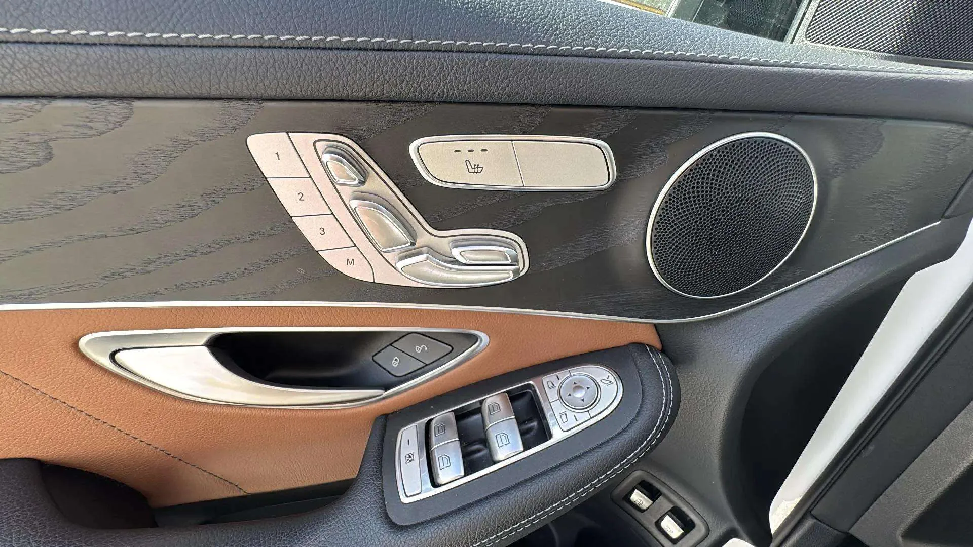 Mercedes-Benz GLC 300 e 4MATIC - foto 26