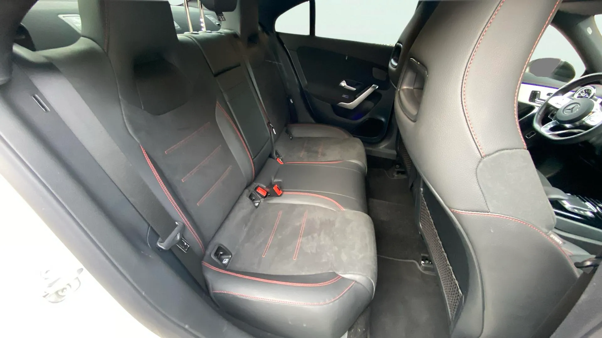 Mercedes-Benz CLA 200 - foto 13