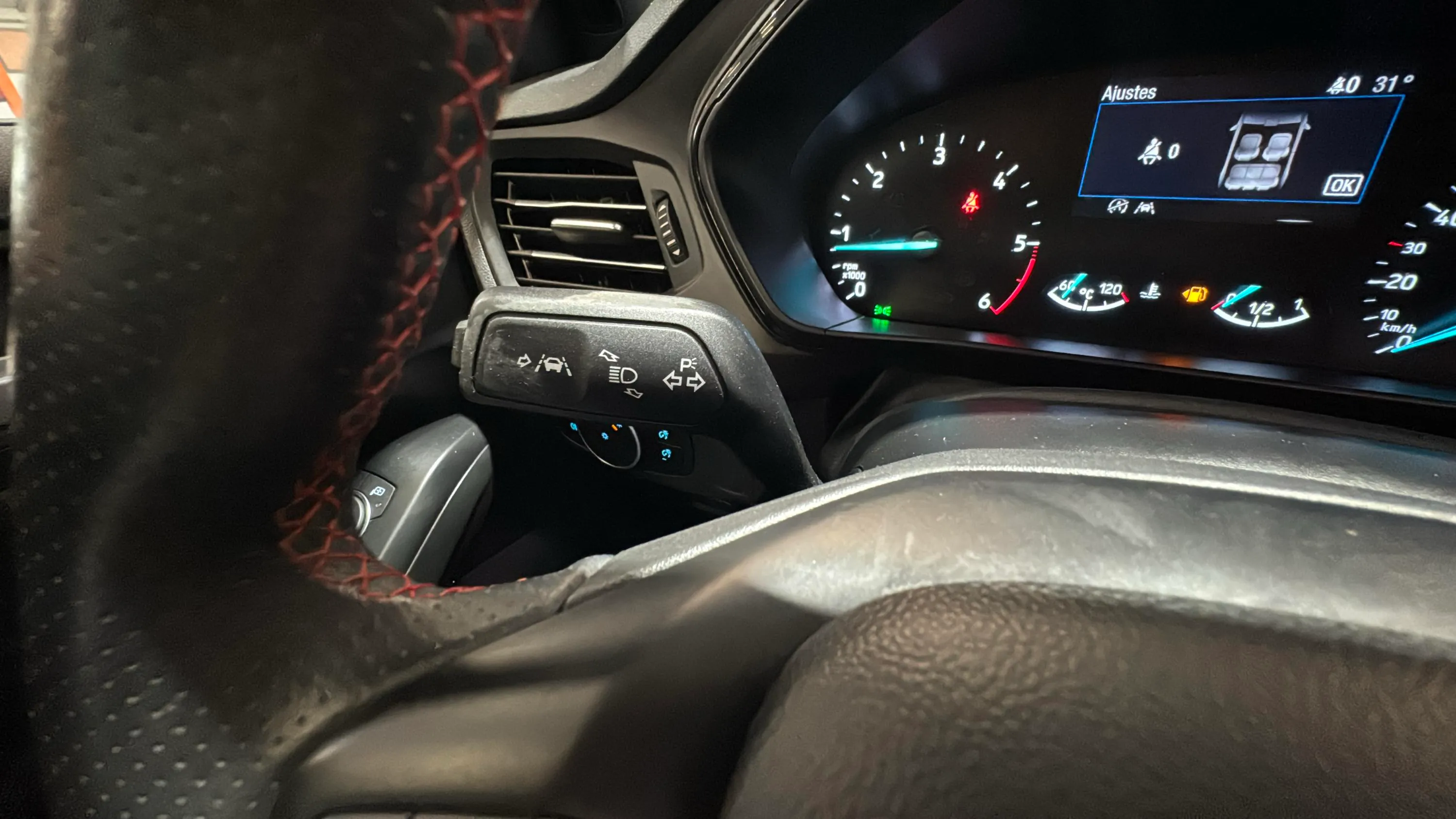 Ford Focus 1.5 EcoBlue ST-Line - foto 18