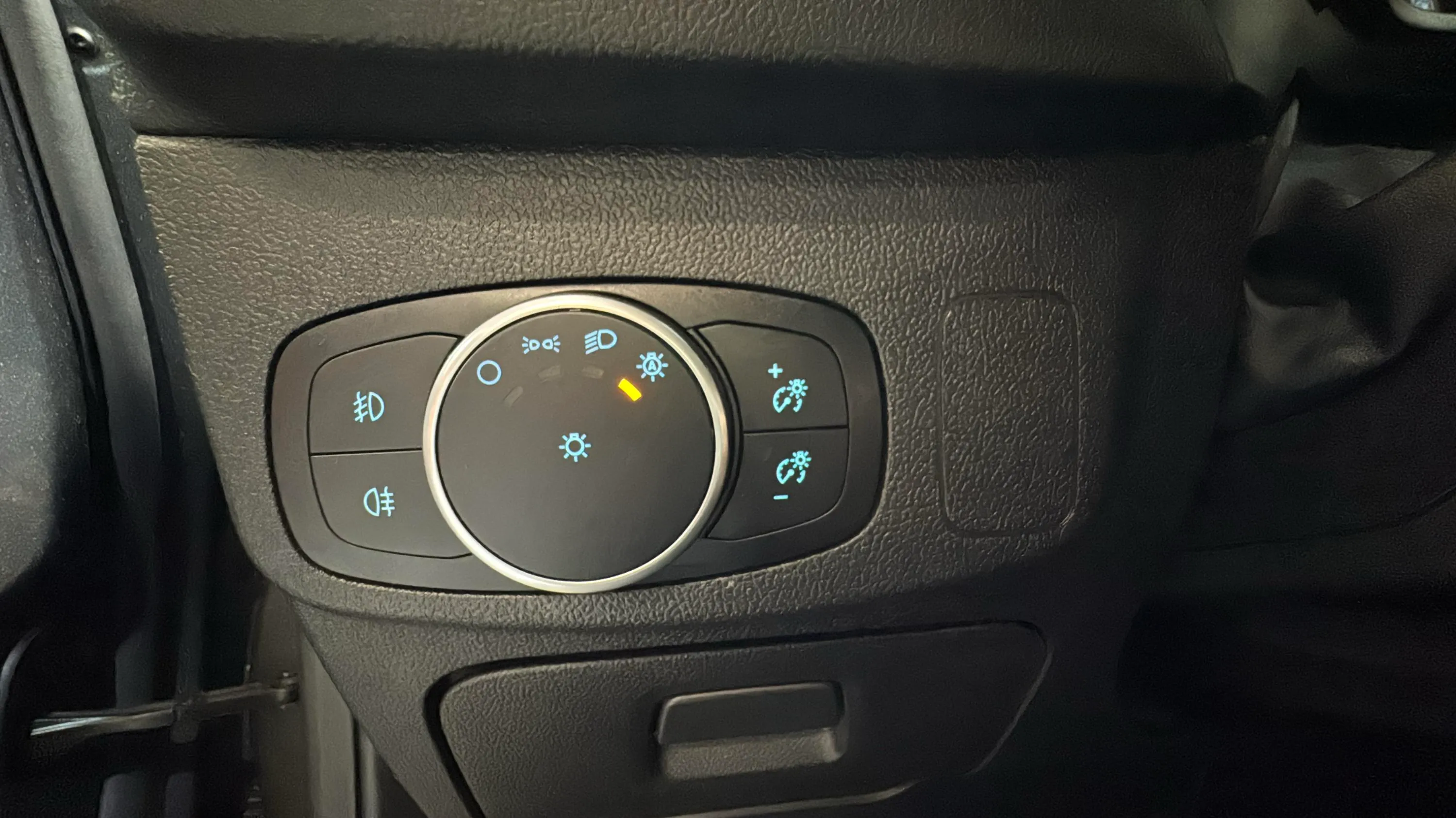 Ford Focus 1.5 EcoBlue ST-Line - foto 27
