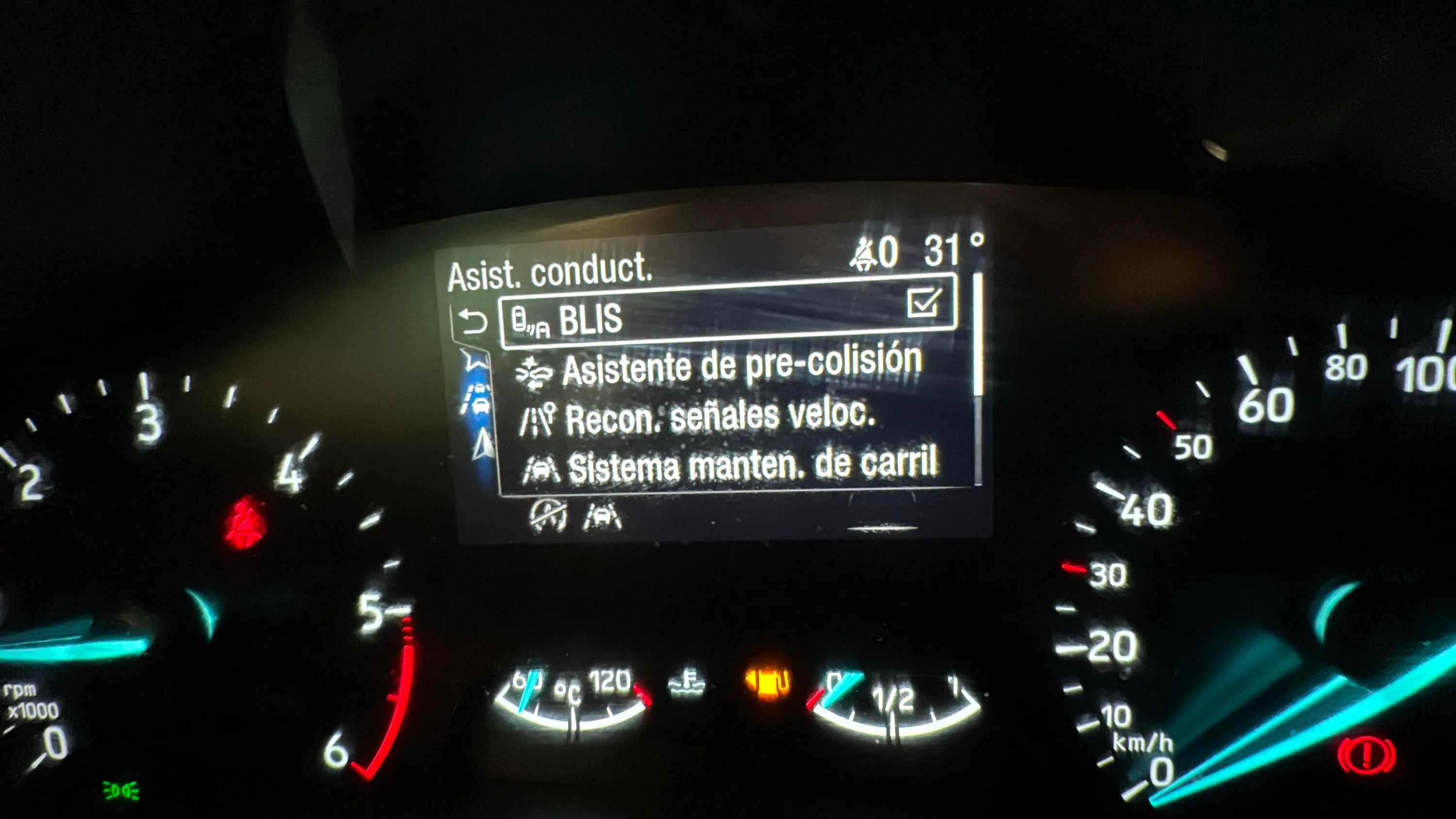 Ford Focus 1.5 EcoBlue ST-Line - foto 21