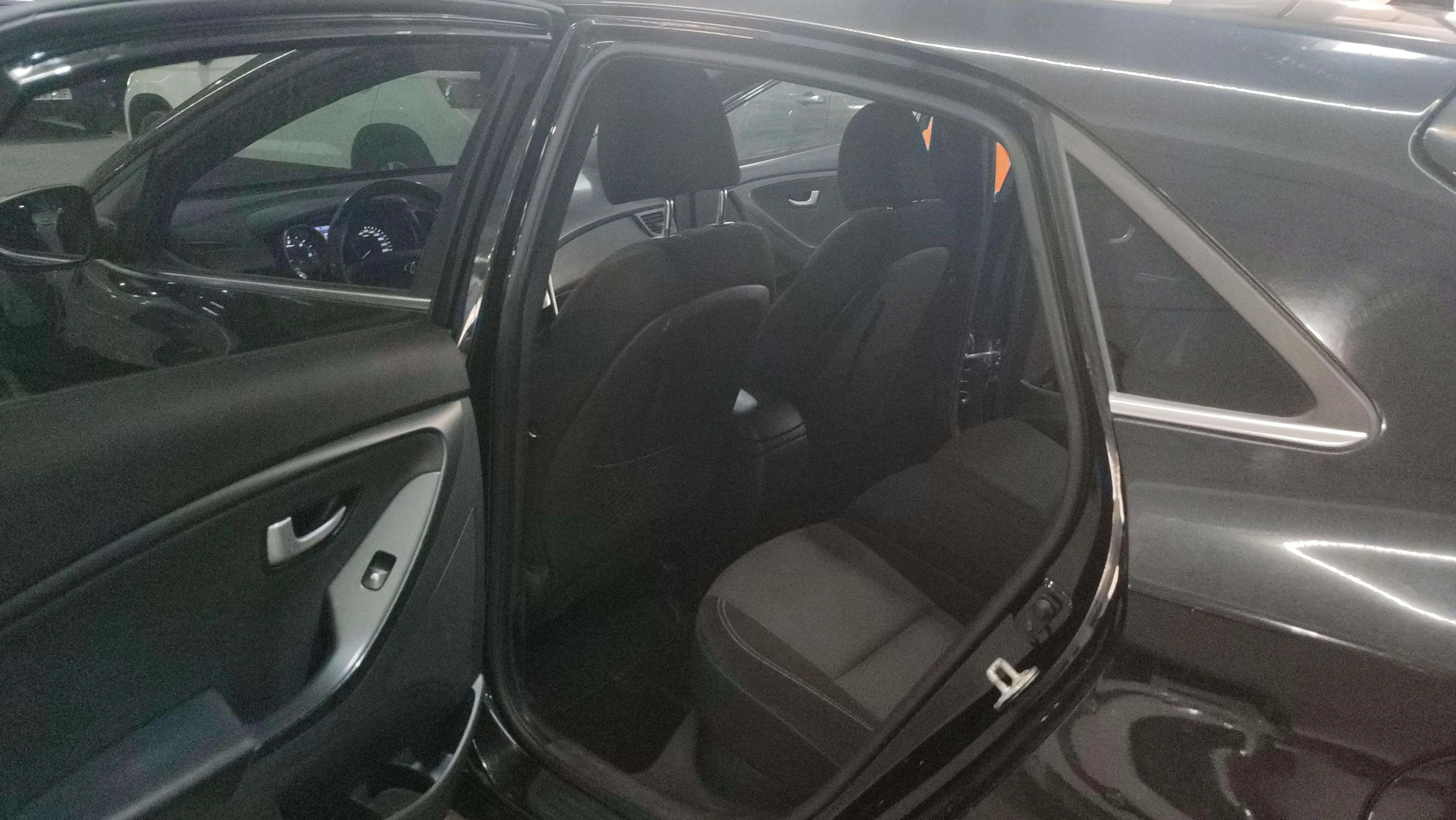 Hyundai i30 1.6 CRDi BlueDrive Black Line - foto 13