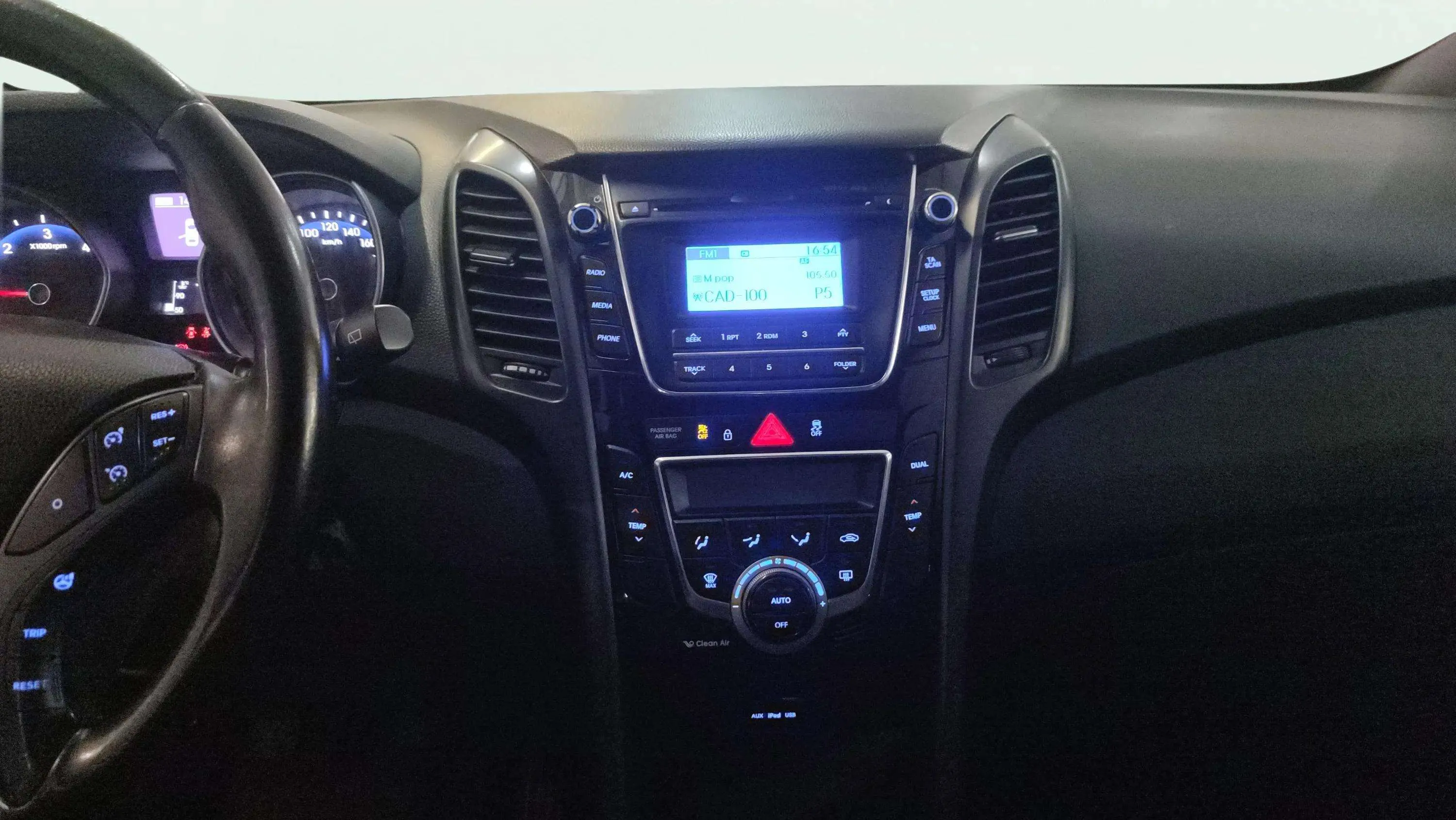 Hyundai i30 1.6 CRDi BlueDrive Black Line - foto 8