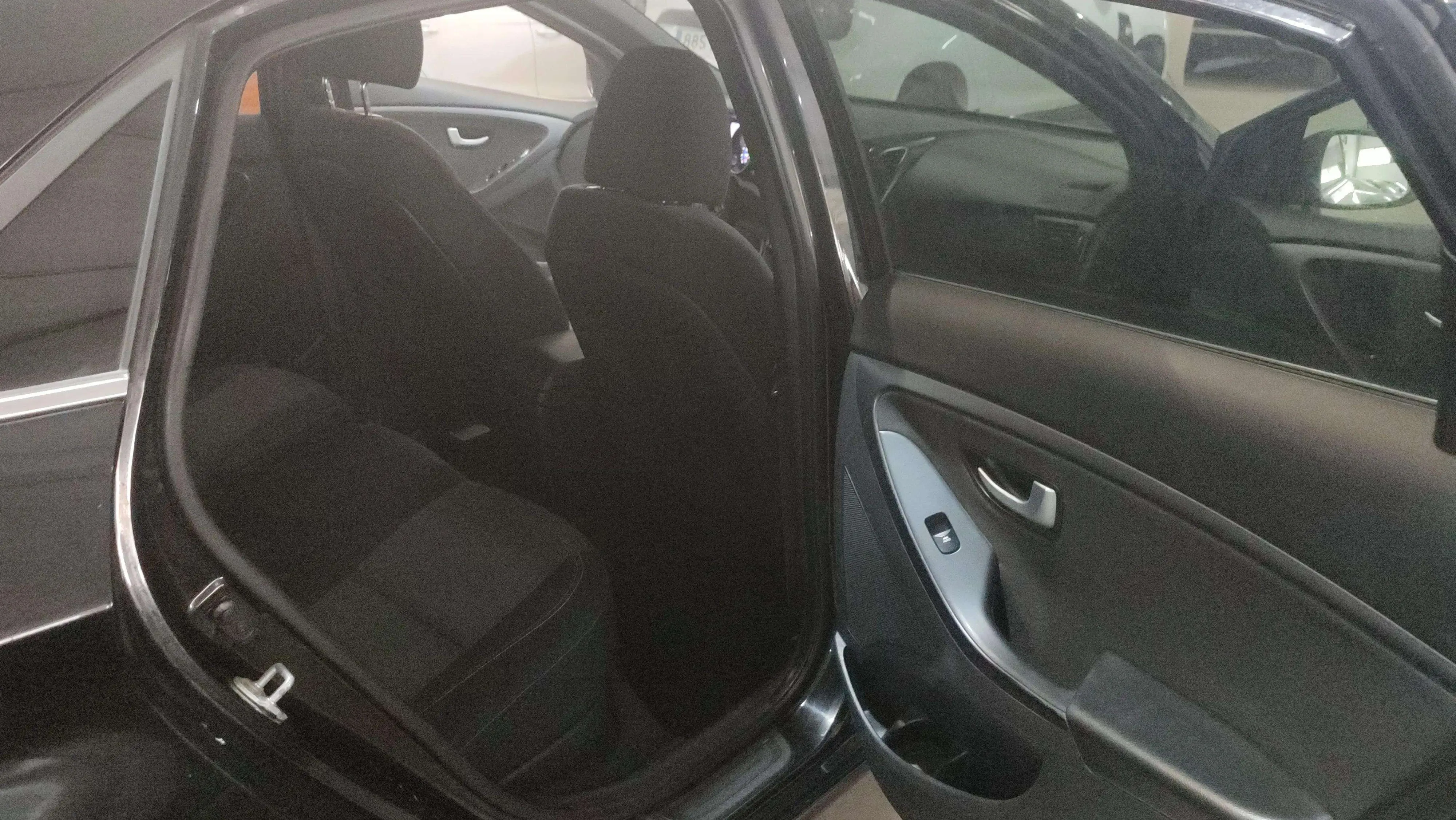 Hyundai i30 1.6 CRDi BlueDrive Black Line - foto 10
