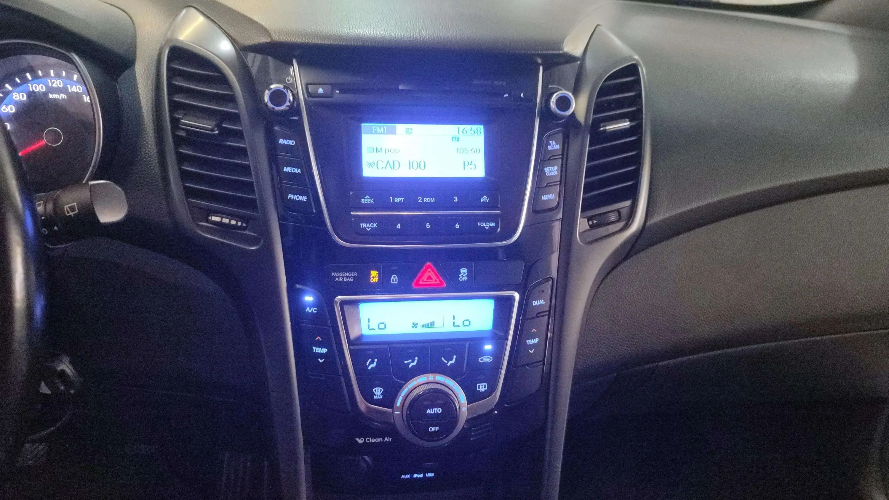 Hyundai i30 1.6 CRDi BlueDrive Black Line - foto 16